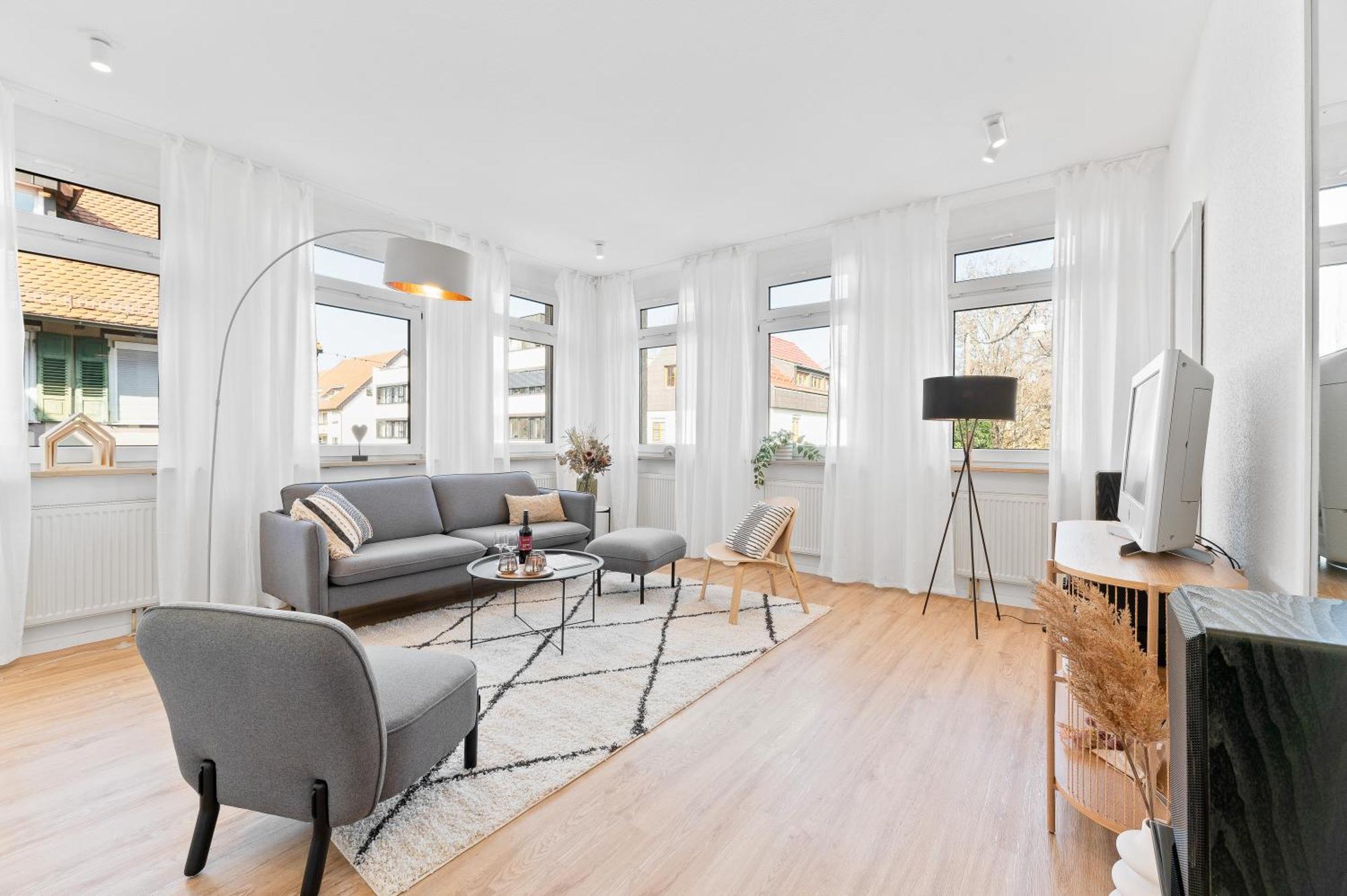 Helle Zentrumsnahe Familienfreundliche Ferienwohnung Fellbach Exterior foto